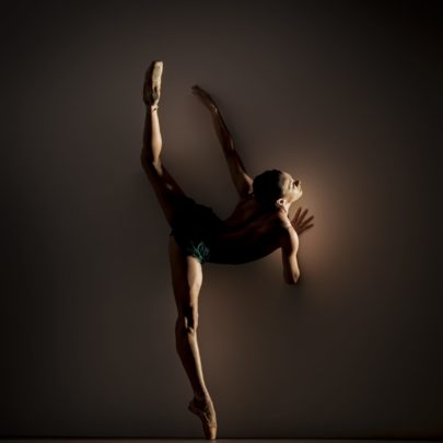Alonzo King LINES Ballet. Dancer Kara Wilkes. Photo: RJ Muna