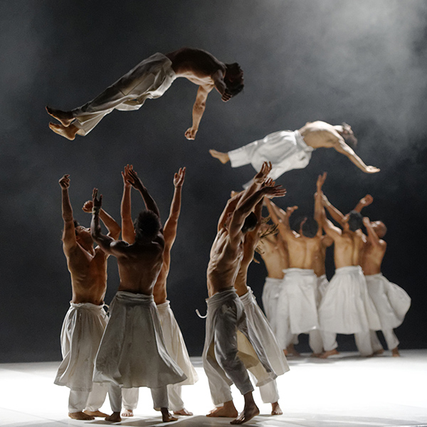 What the day owes to the night by Compagnie Hervé KOUBI. Photo: Nathalie Sternalski